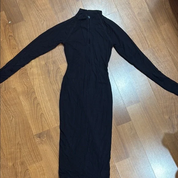 Elegant Black Long Sleeve Dress - Picture 1 of 2
